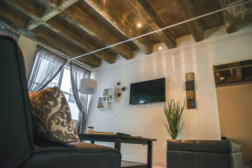 Newly Renovated 1Bdrm Loft Dtla And Rooftop Pool لوس أنجلوس المظهر الخارجي الصورة