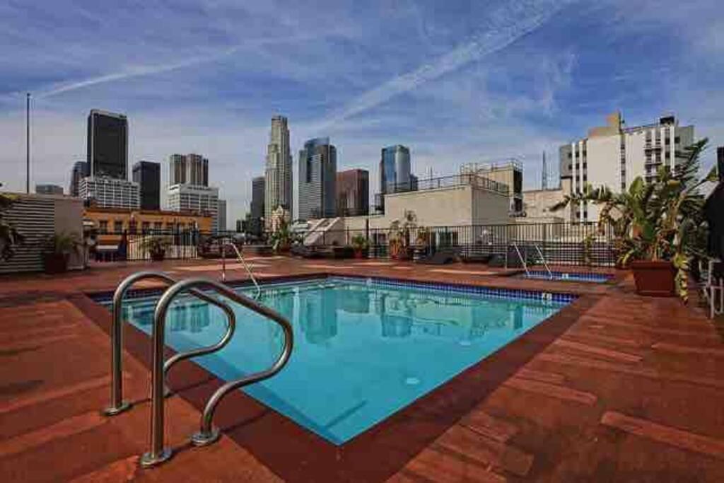 Newly Renovated 1Bdrm Loft Dtla And Rooftop Pool لوس أنجلوس المظهر الخارجي الصورة